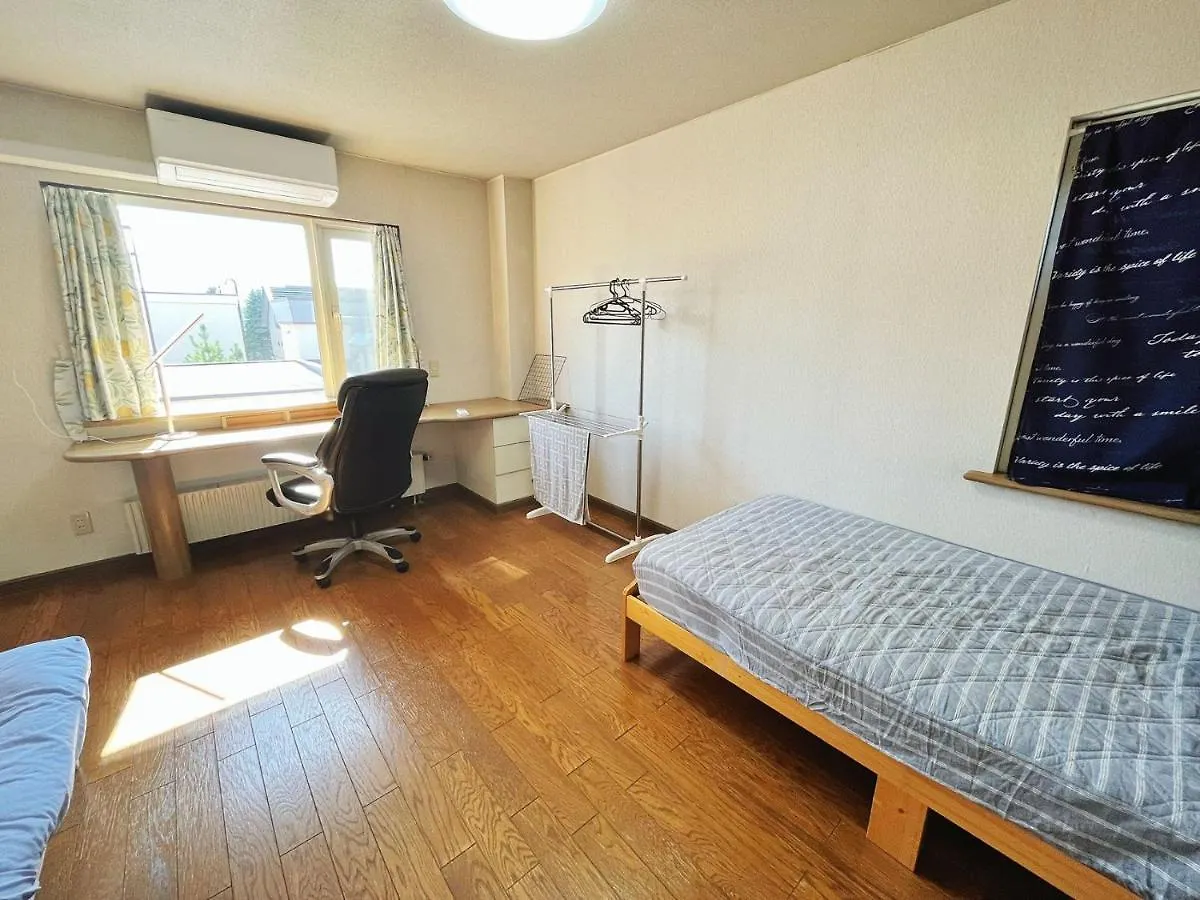Lucky House 札幌民宿 0*, Sapporo Japan
